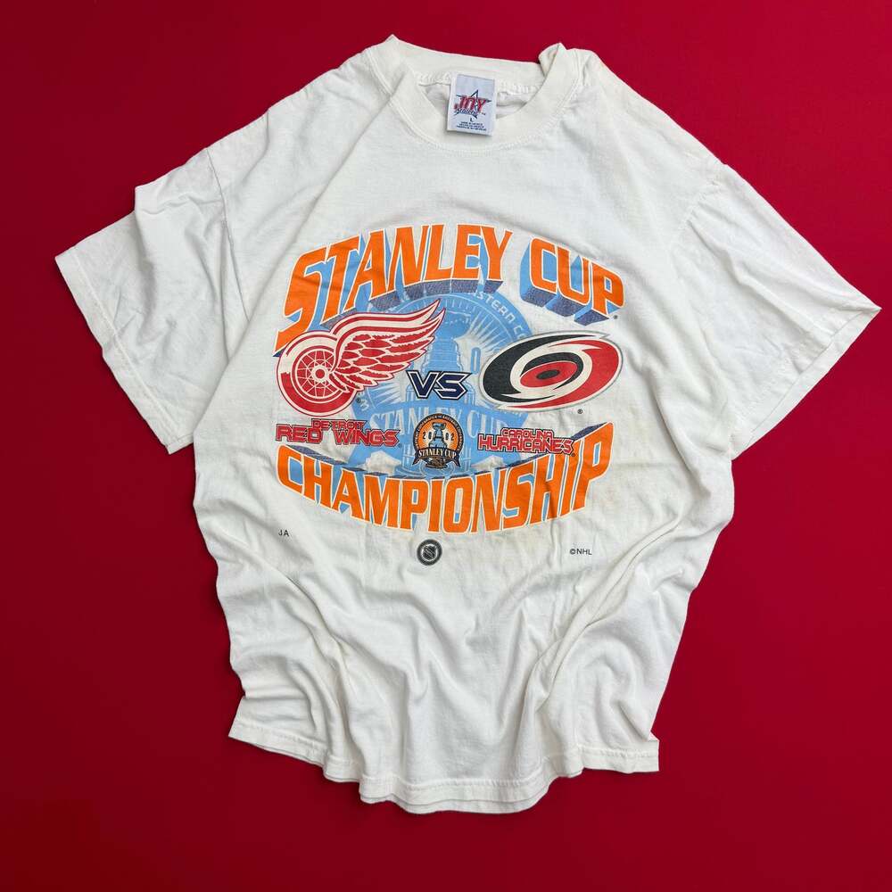Vintage Y2K NHL Red Wings VS Hurricanes Stanley Cup Champs T-Shirt ‘02 XL‎